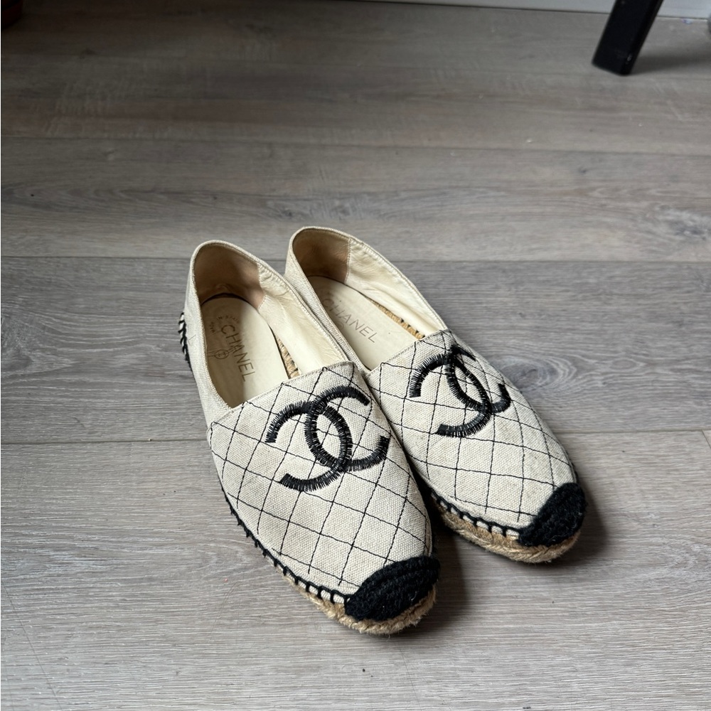 Chanel, LOGO ESPADRILLES Size 40